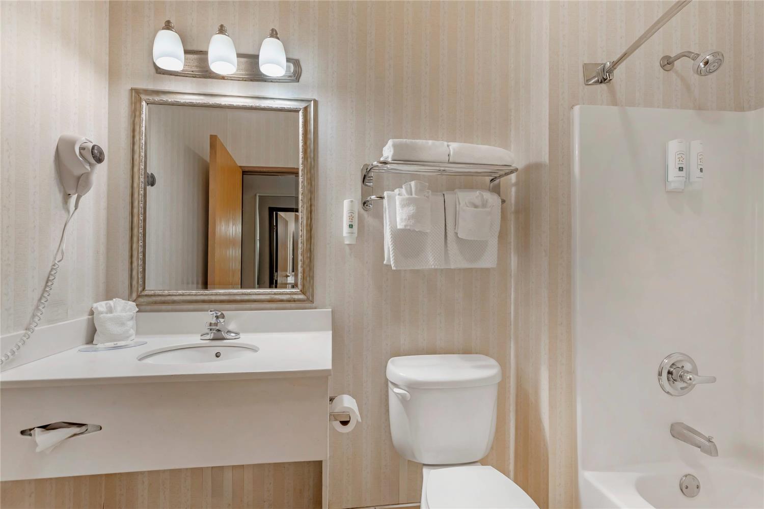 Quality Inn & Suites Wellington - Fort Collins 32/32