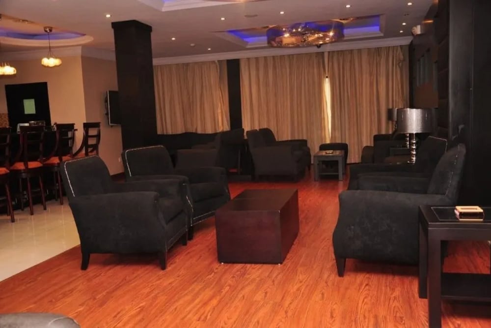 Golden Tulip Owu Crown Ibadan 26/45