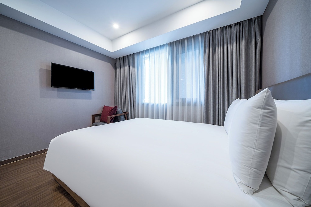 Business, Double Bed, No Parking