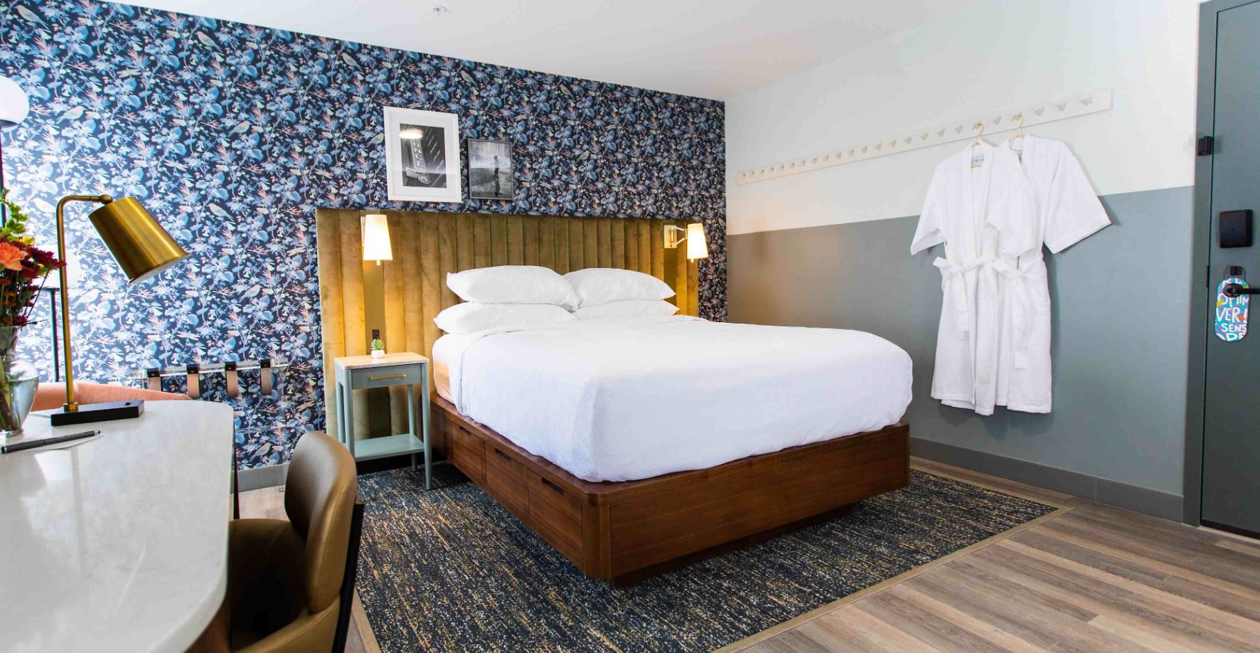 Cozy, Queen Bed