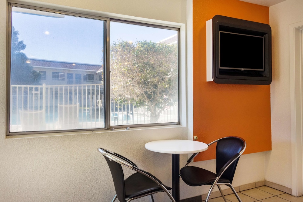 Motel6 Mojave, CA 54/69