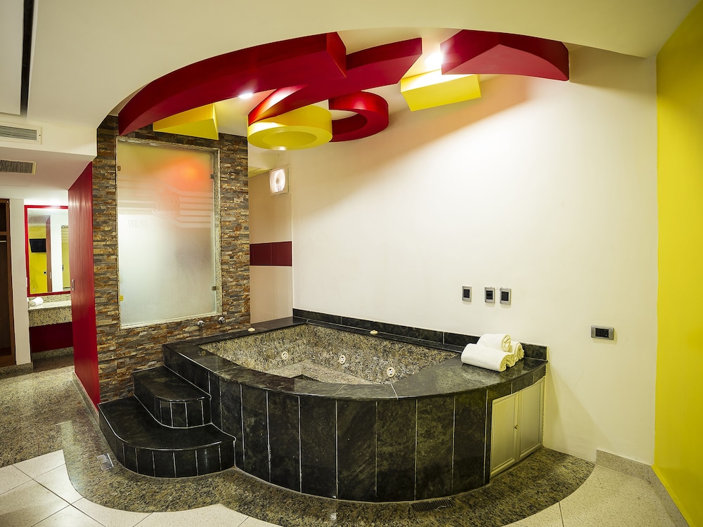 Capital O Hotel Verona 6/48