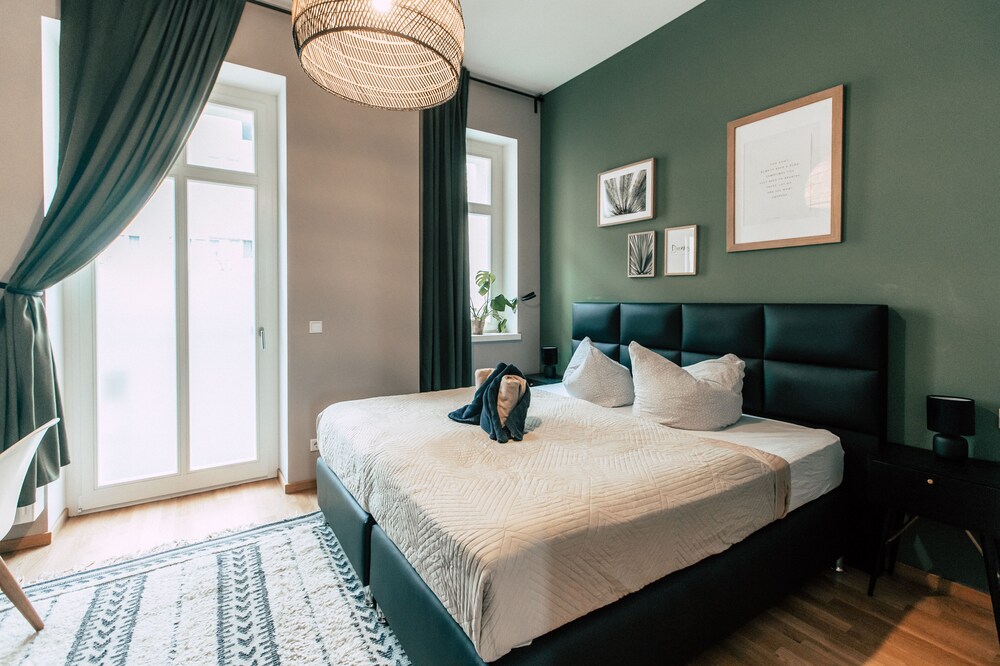 3 Rooms, Big Boho, Apartment, 1 Queen and 2 Double Beds, Sofa, Balcony, Kitchen