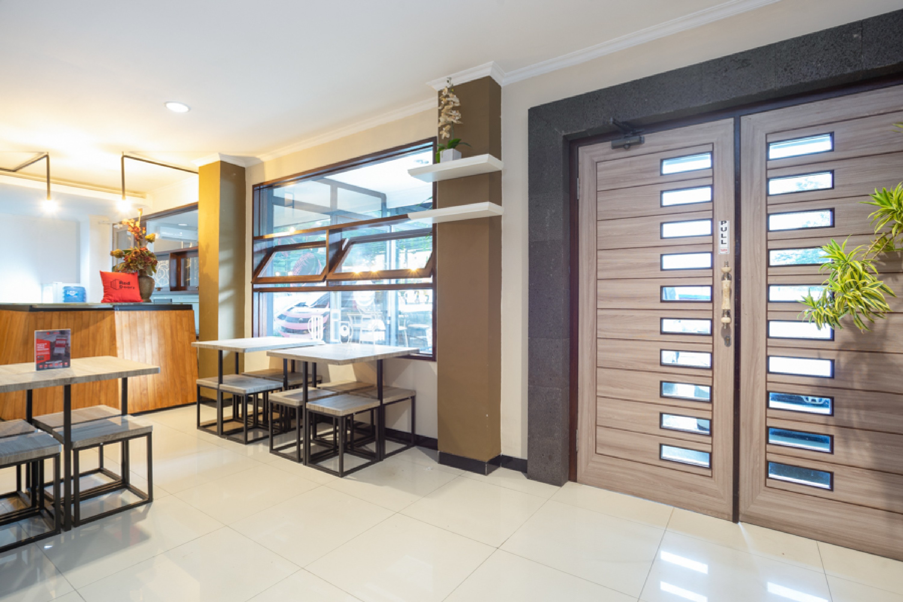 Reddoorz Near Botani Square Mall 24/31
