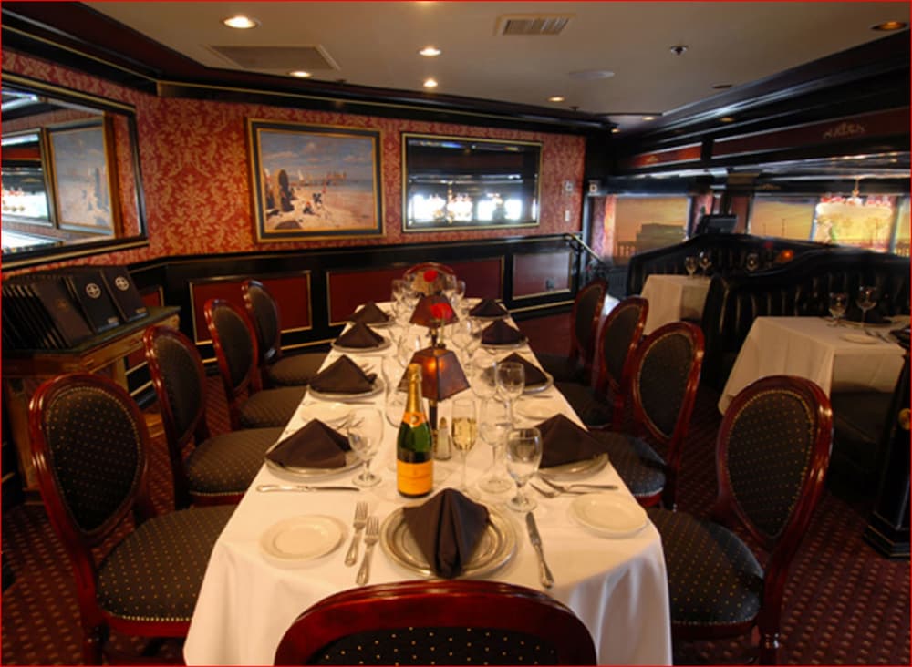 Dorymans Oceanfront Inn 31/33