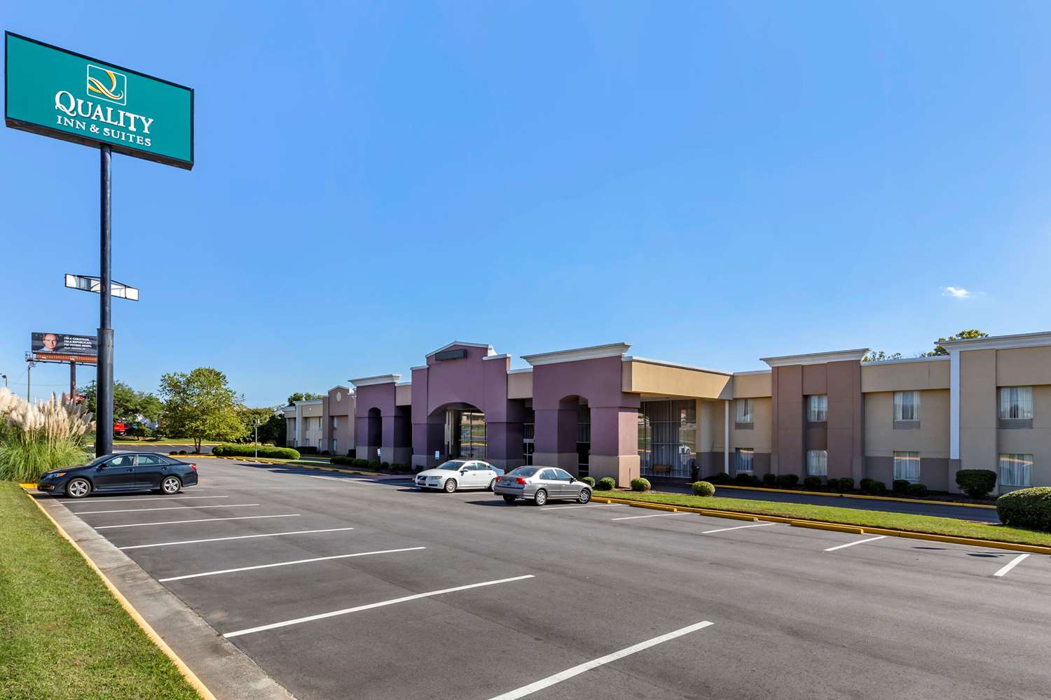 Quality Inn and Suites Greensboro High Point 43/44