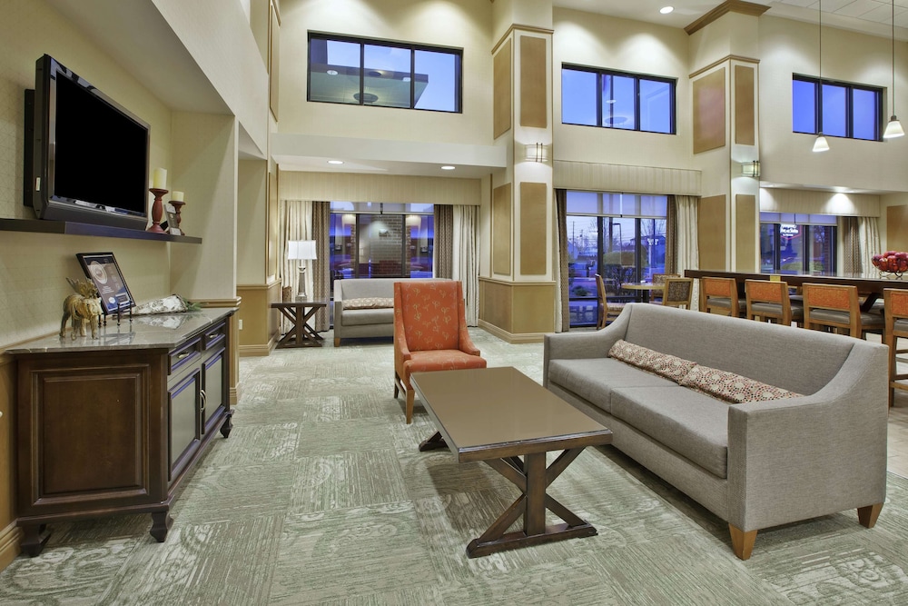Hampton Inn Suites Plattsburgh 33/47