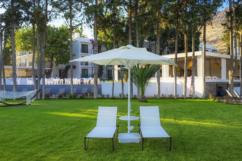 LIV HOTEL BY BELLAZURE 50/56
