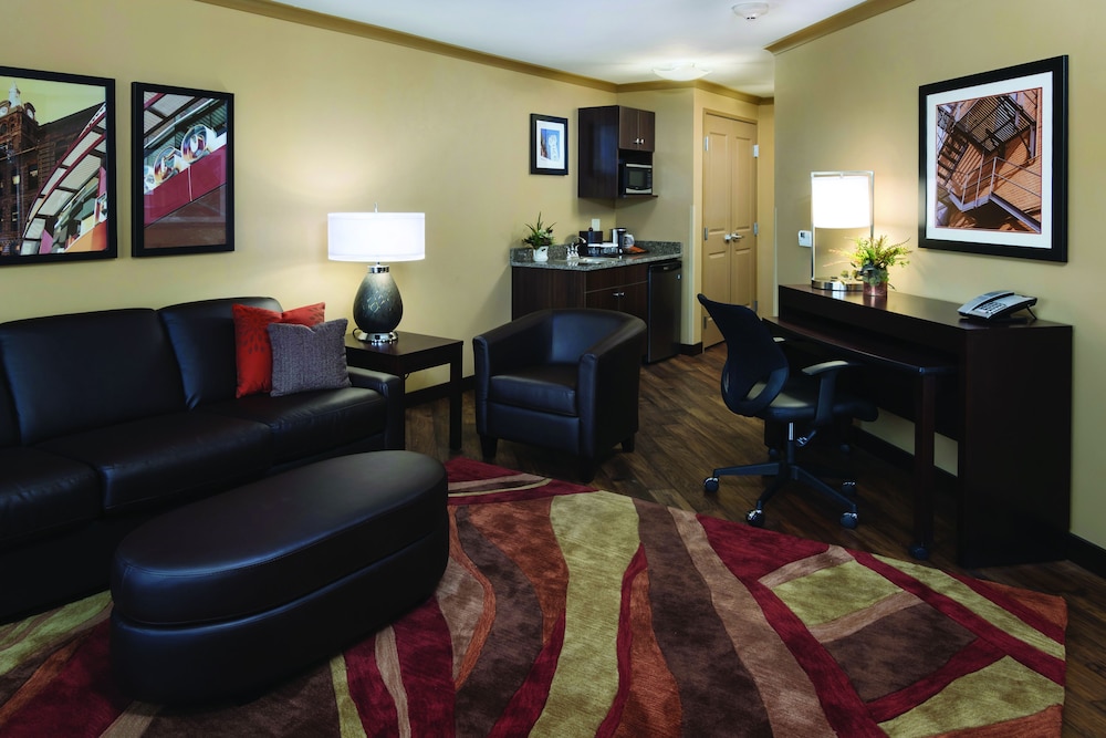 Clubhouse Hotel Fargo 13/36