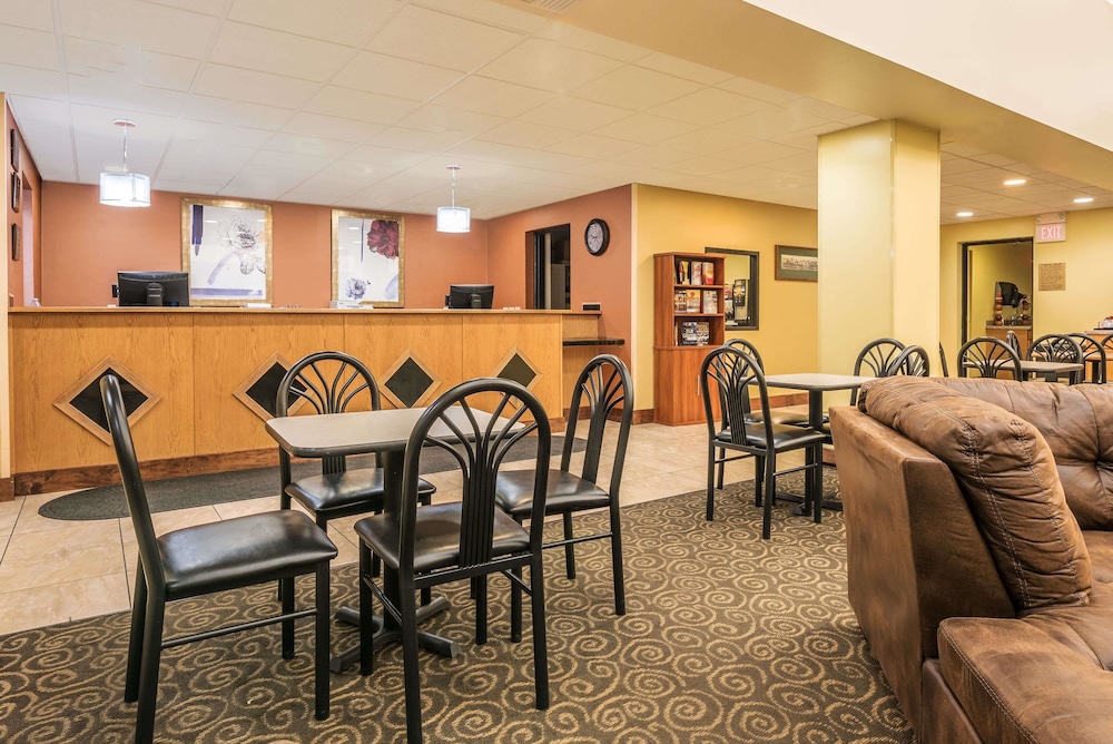 Howard Johnson By Wyndham Billings 36/46
