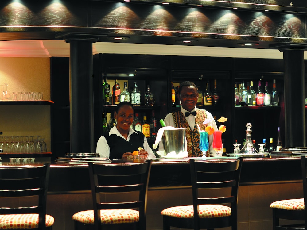 SAFARI LODGE HOTEL & CONVENTION CENTRE 17/50