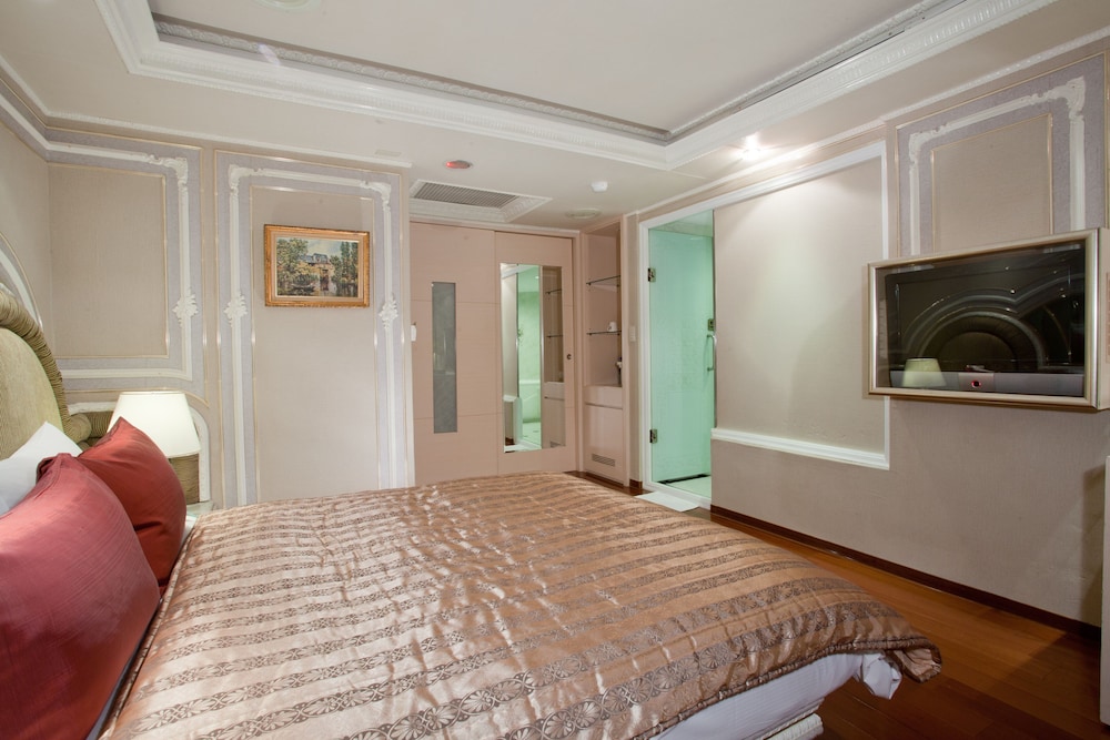 Charming Castle Hotel Taipei 10/28