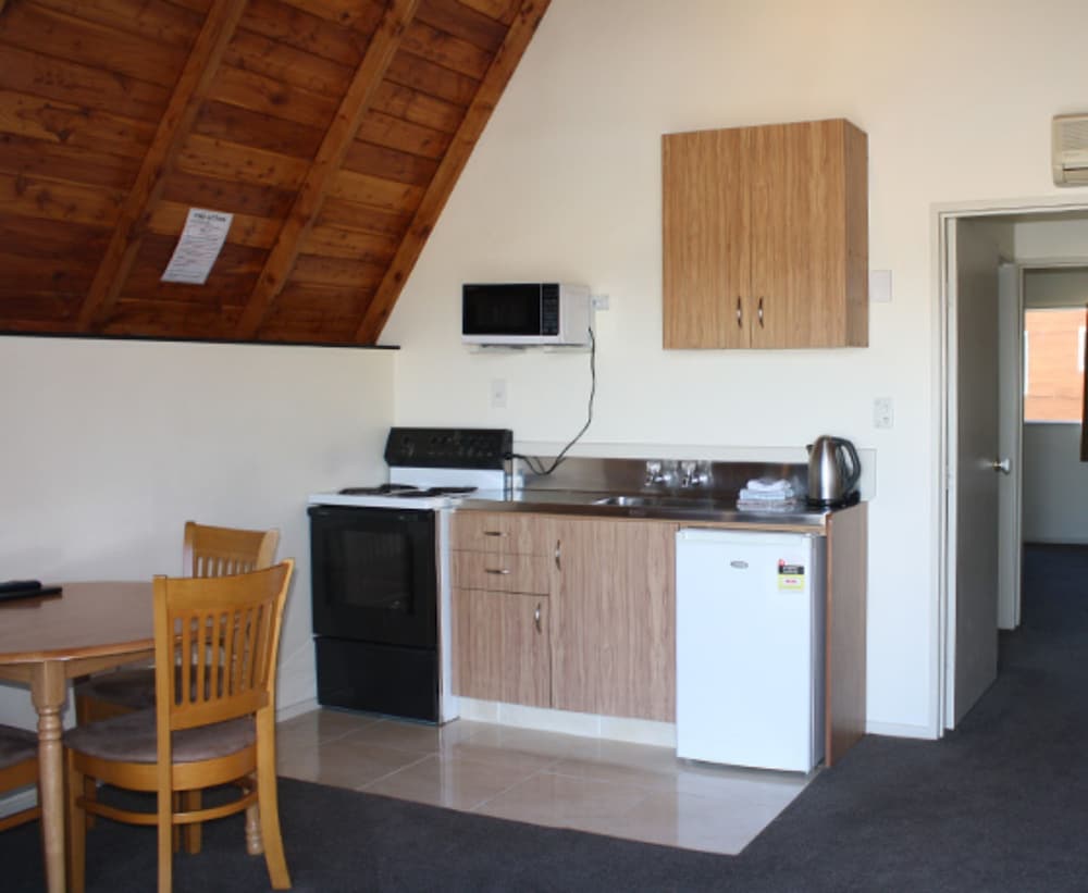 Mountain Chalets Motel 1/53