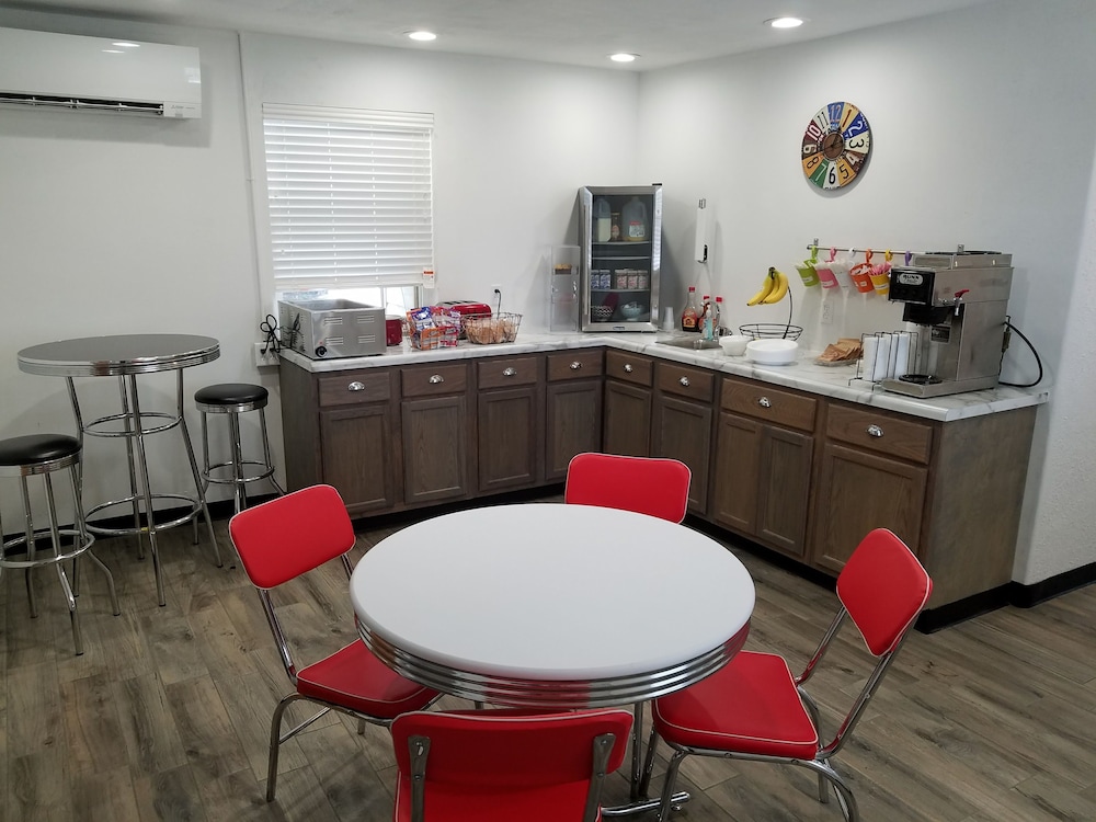 West Plains Motel 46/56