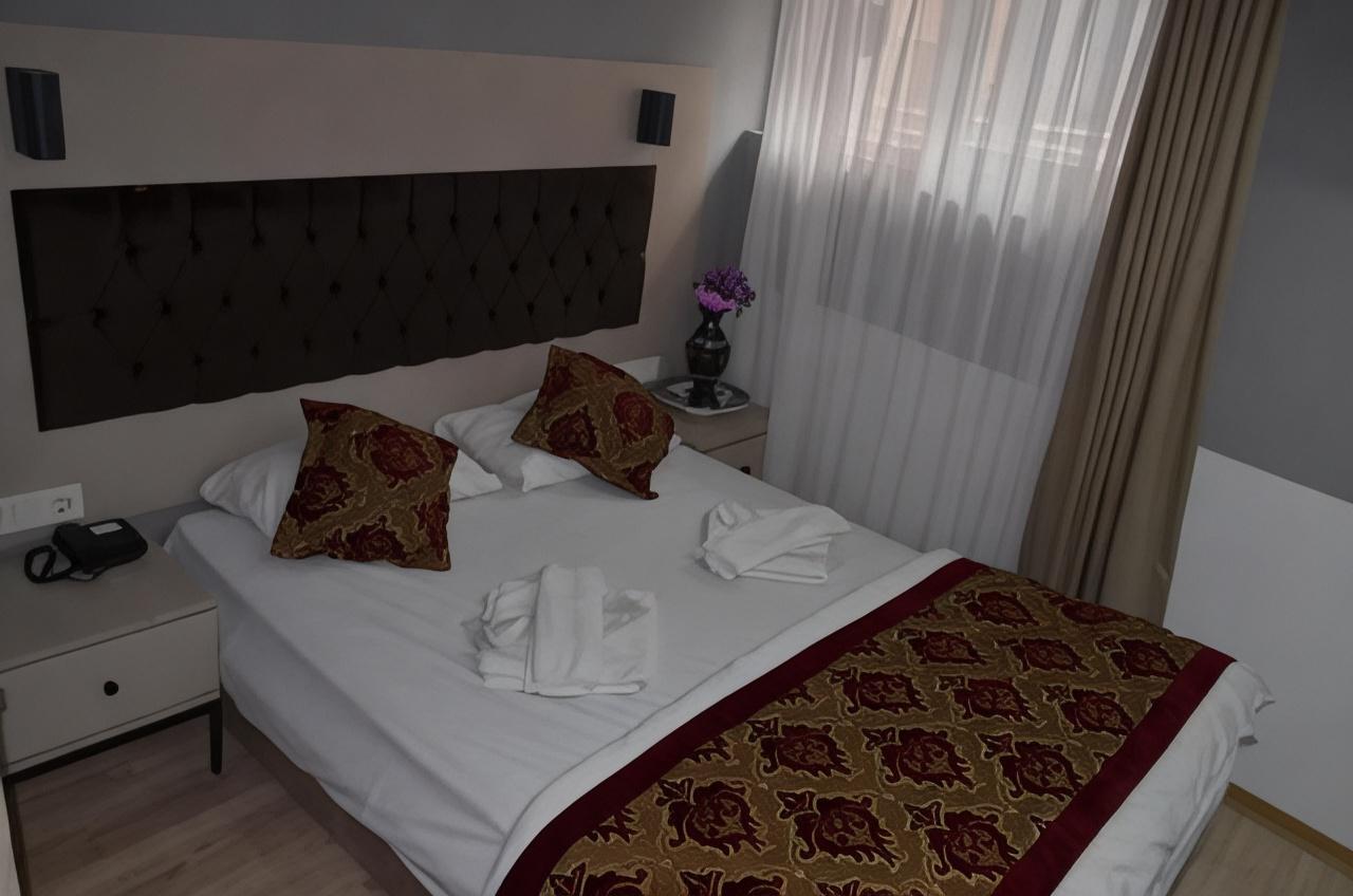 Budget, Basement, Queen Bed