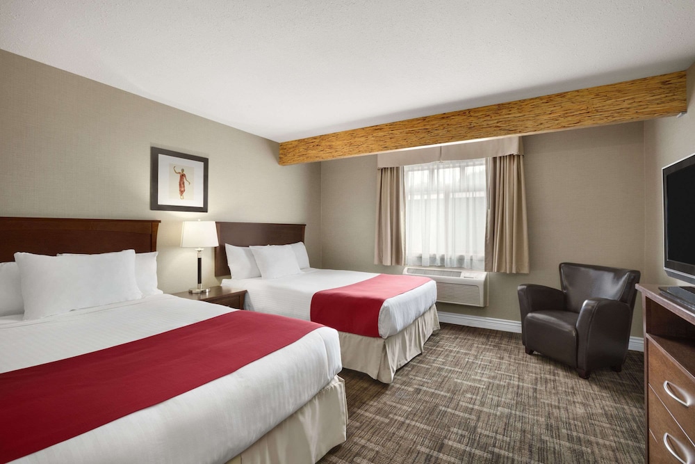 Days Inn And Suites Revelstoke 21/60