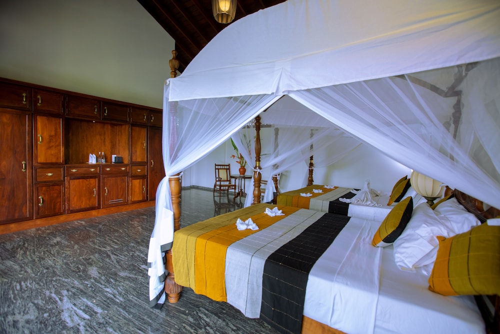 SUPERIOR, SUITE, DOUBLE OR TWIN BED