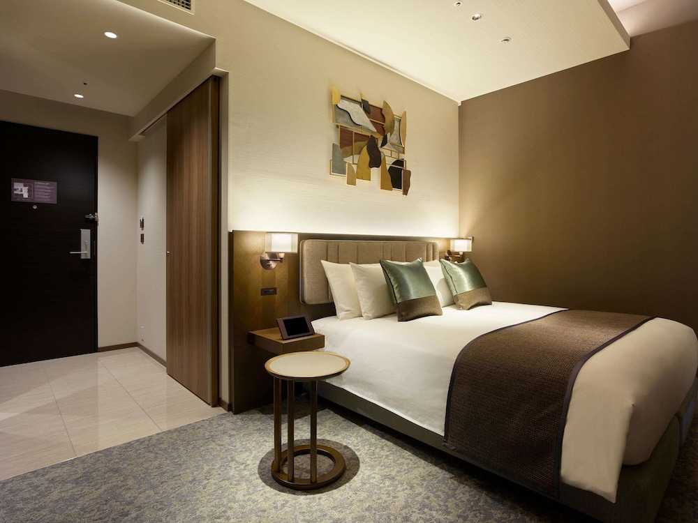 ROOM, QUEEN BED, SMOKING, ACCESSIBLE
