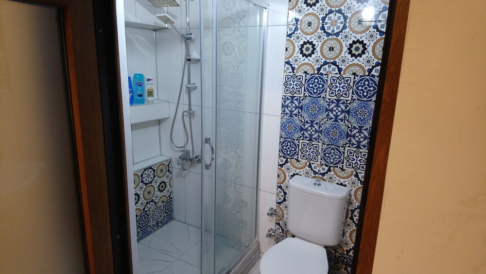 Ena Serenity Boutique Hotel 68/73