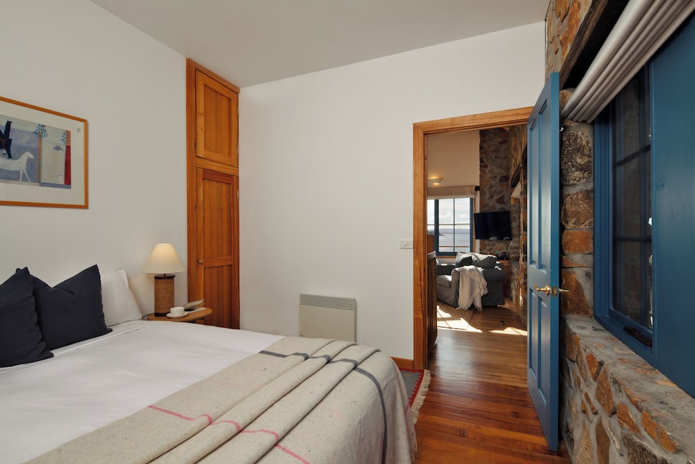 3 Bedrooms, Cottage