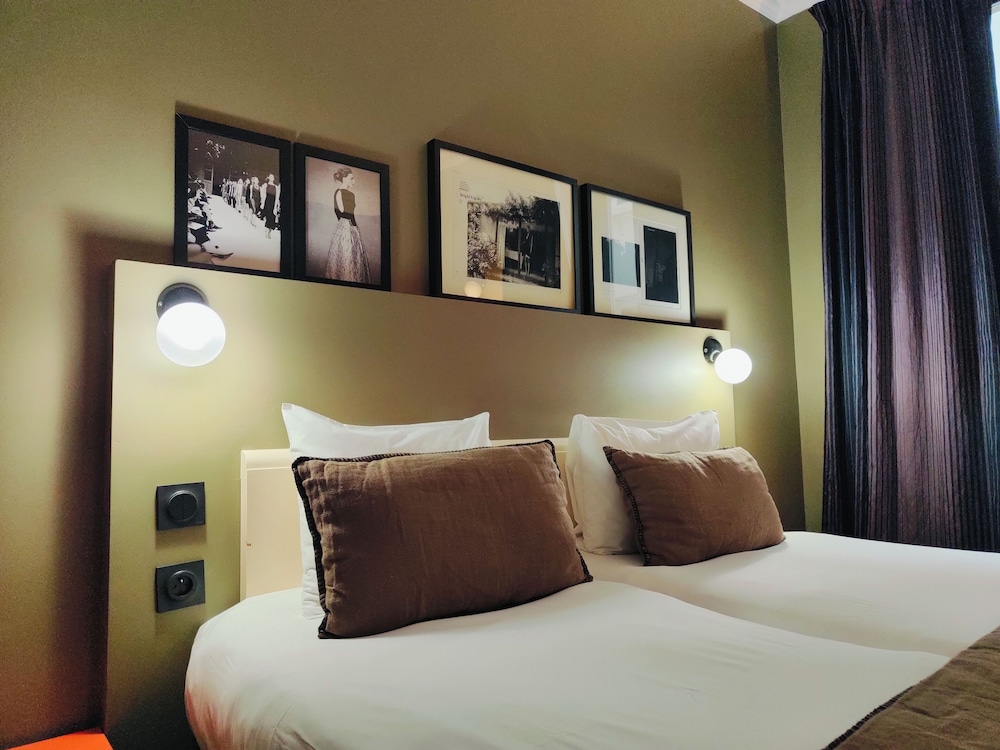 Hotel Noir 30/59