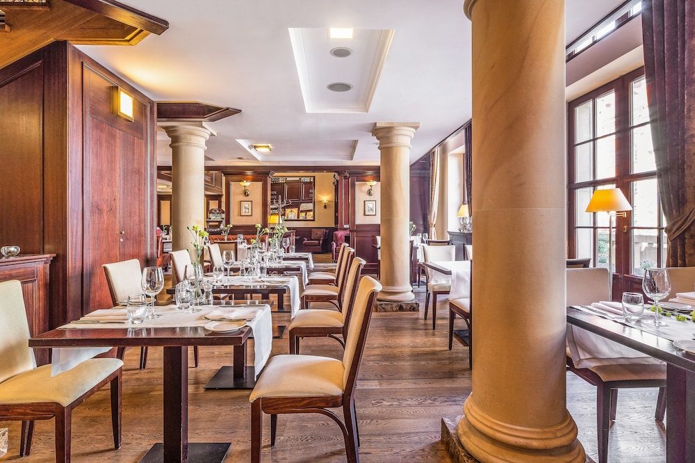 restaurant cafeteria