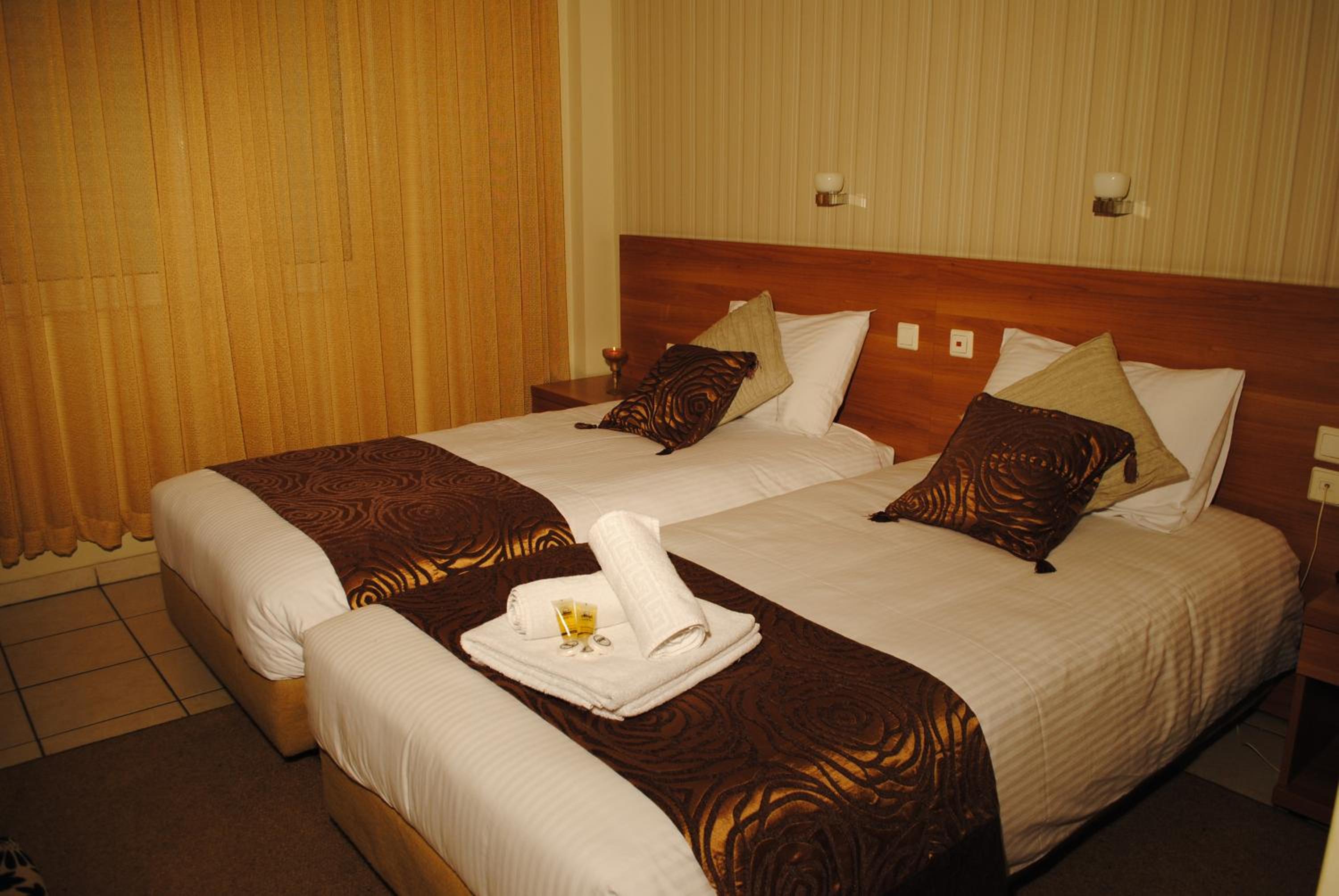 Room at IDEAL HOTEL, ATHENS