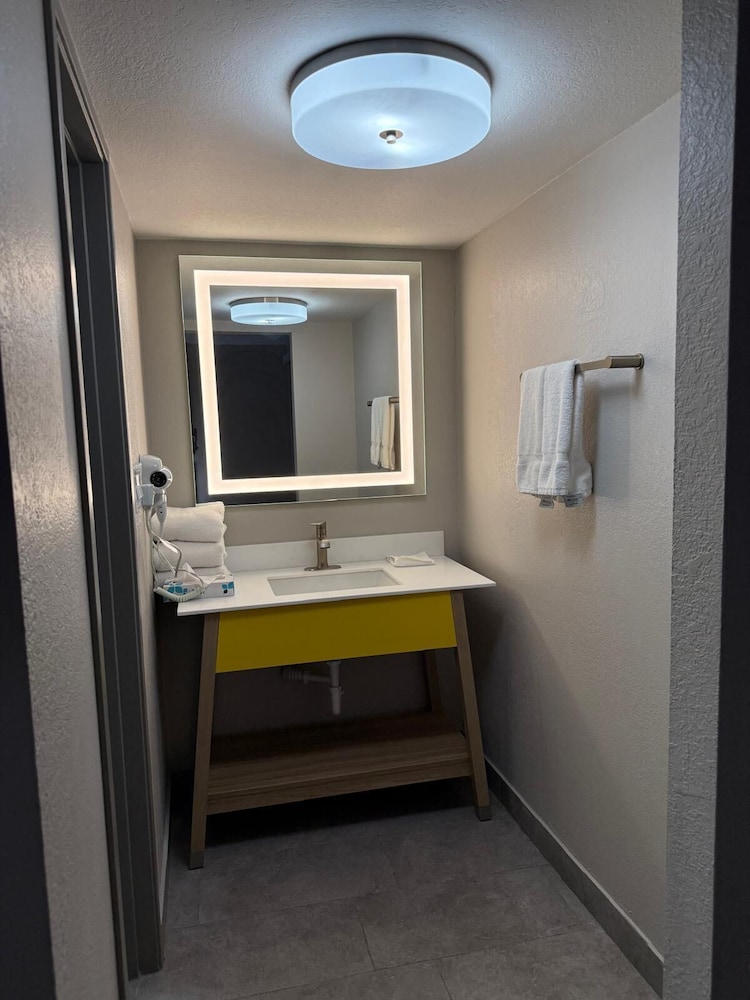 Days Inn by Wyndham Reno 37/47