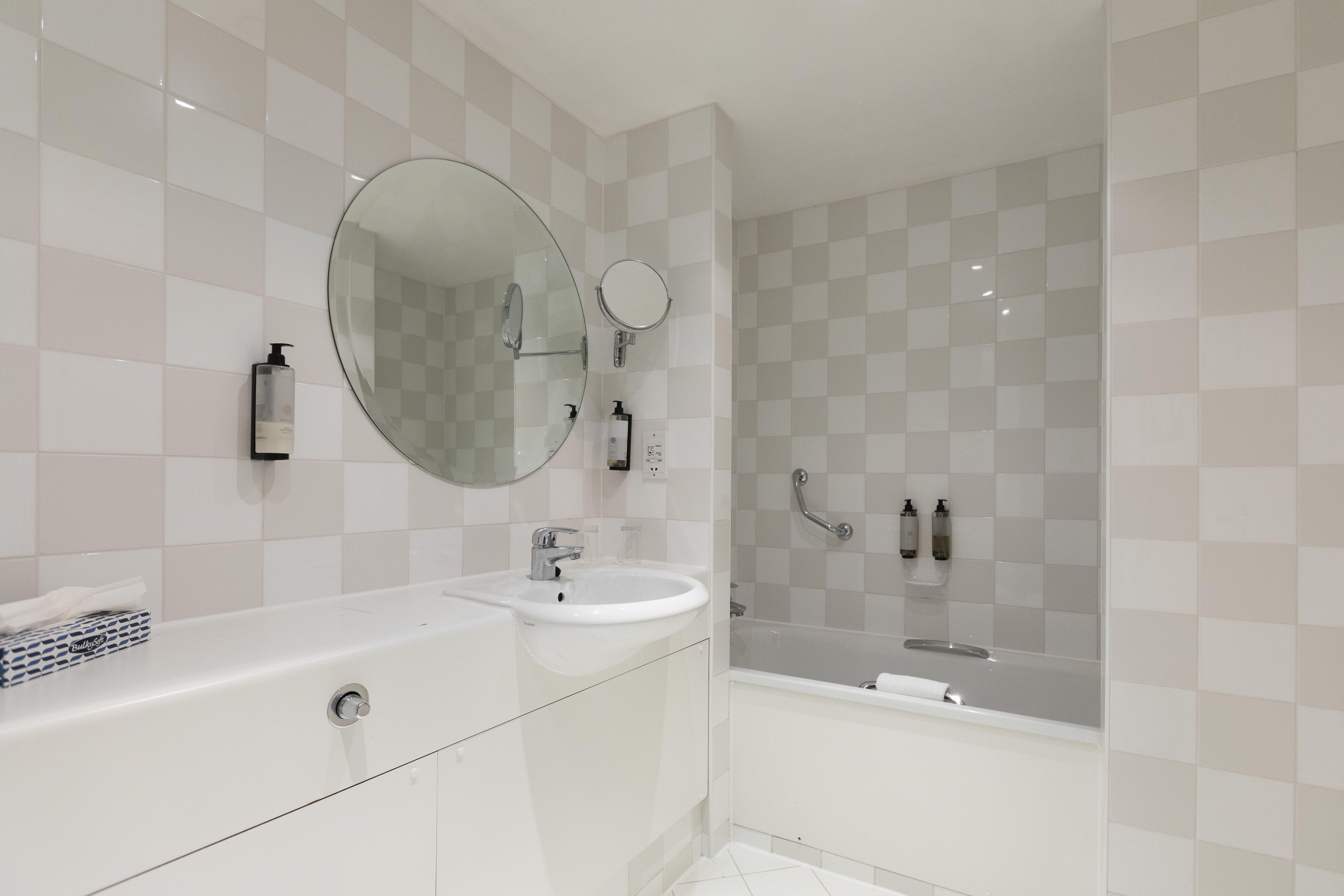Holiday Inn Guildford 70/71