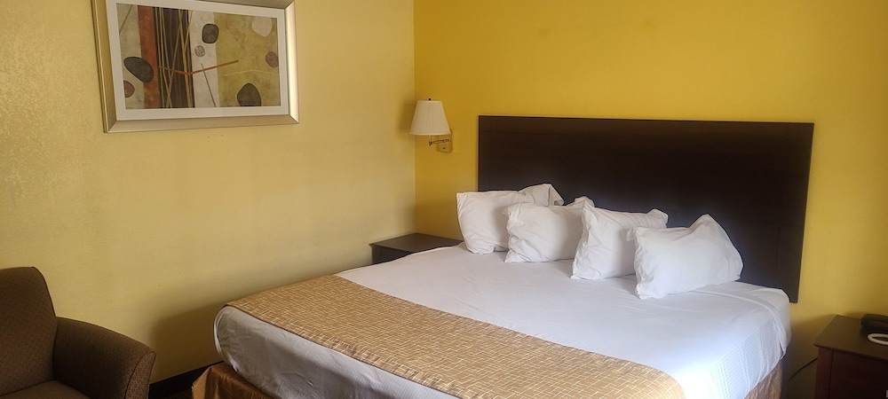 Travelodge By Wyndham Airport Platte City 11/34