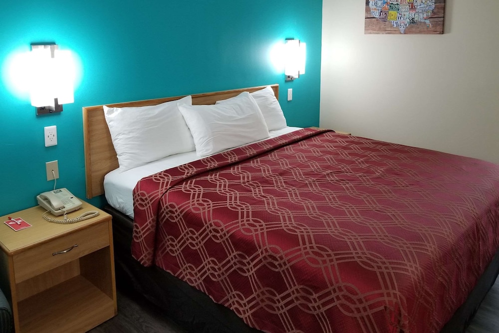 Econo Lodge Kosciusko MS 5/25