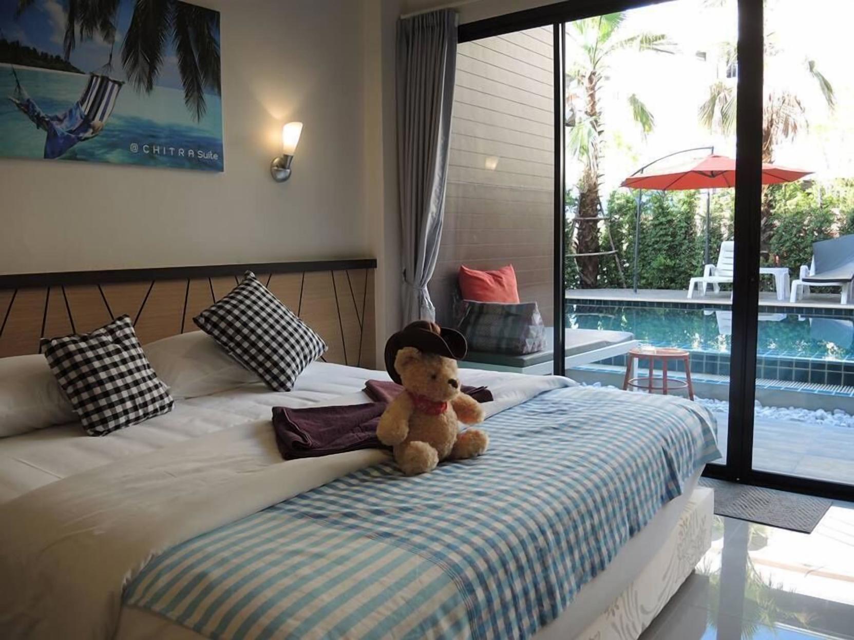 Deluxe, King Bed, Pool Access