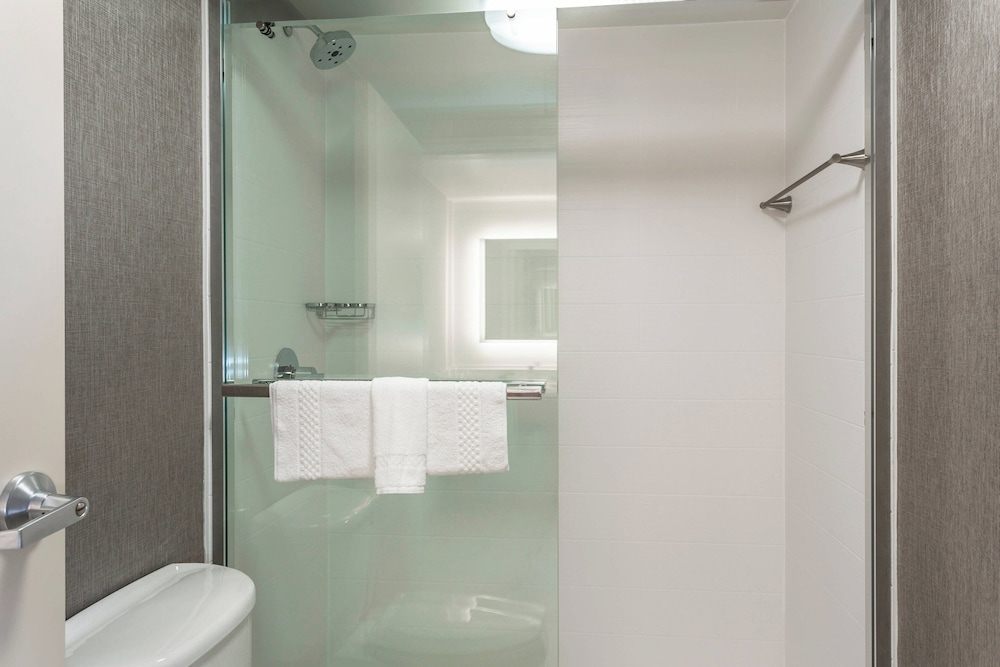 جناح بسرير كينج مع سرير سحّاب إضافي، SpringHill Suites Austin The Domain Area 3/5