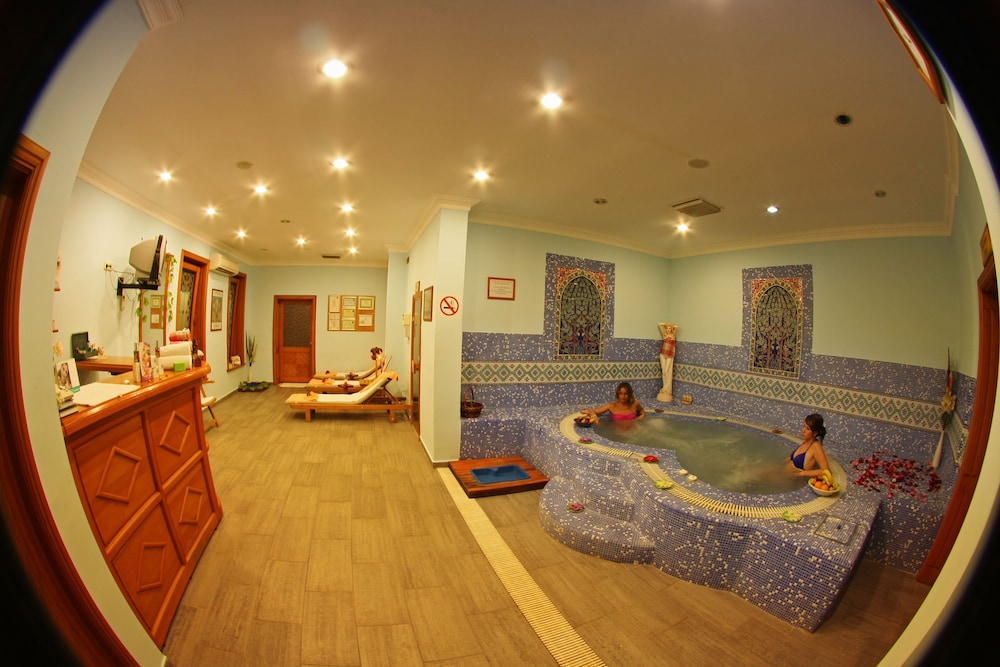 Sea Breeze Hotel And Apartments 18/50