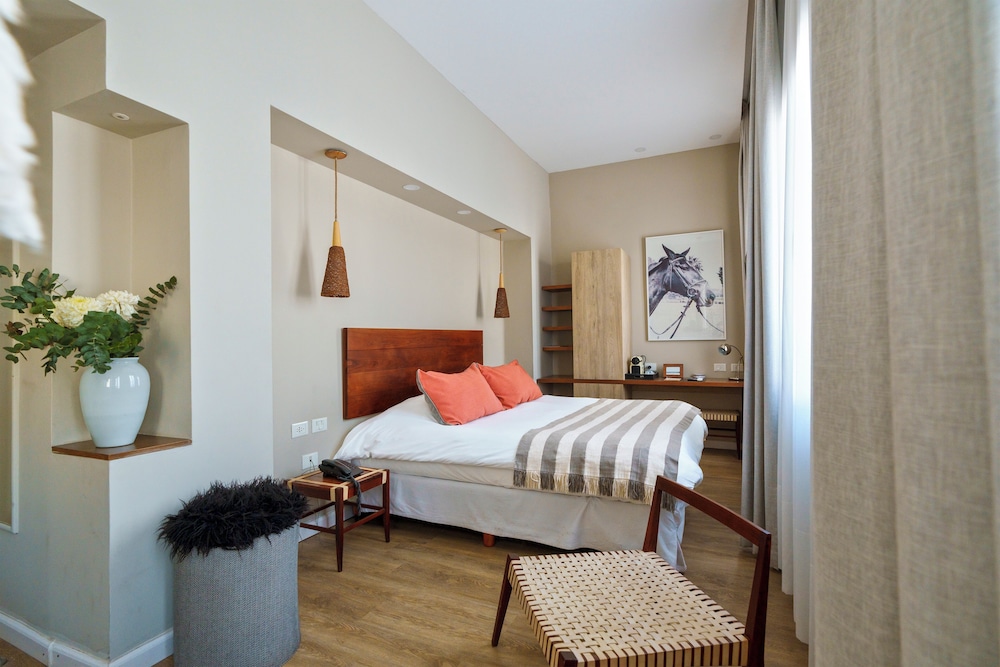 جناح جونيور، Rendez Vous Hotel Buenos Aires 4/6