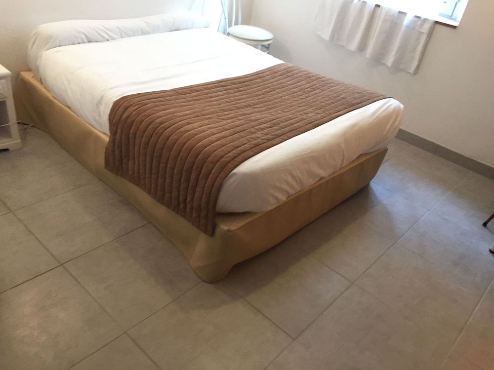Hotel Le Clos D Alesia 7/26