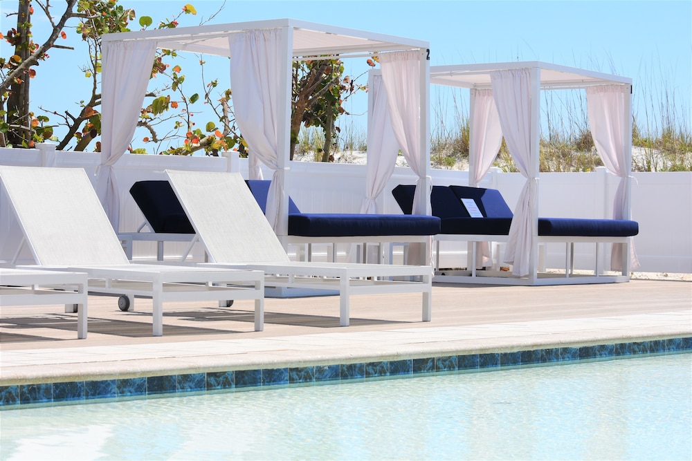 Barefoot Beach Hotel 8/70