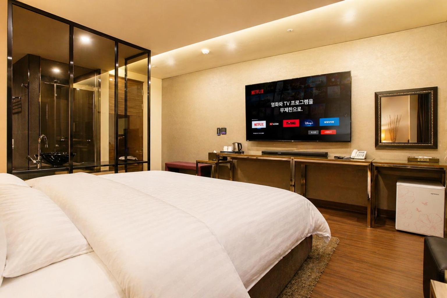 Ahava Hotel 5/39