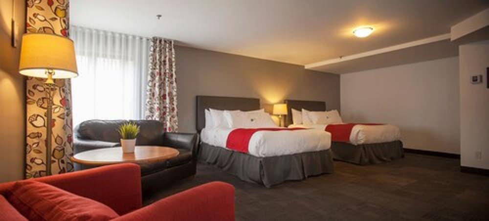 Room, 2 Queen Beds, Partial River View