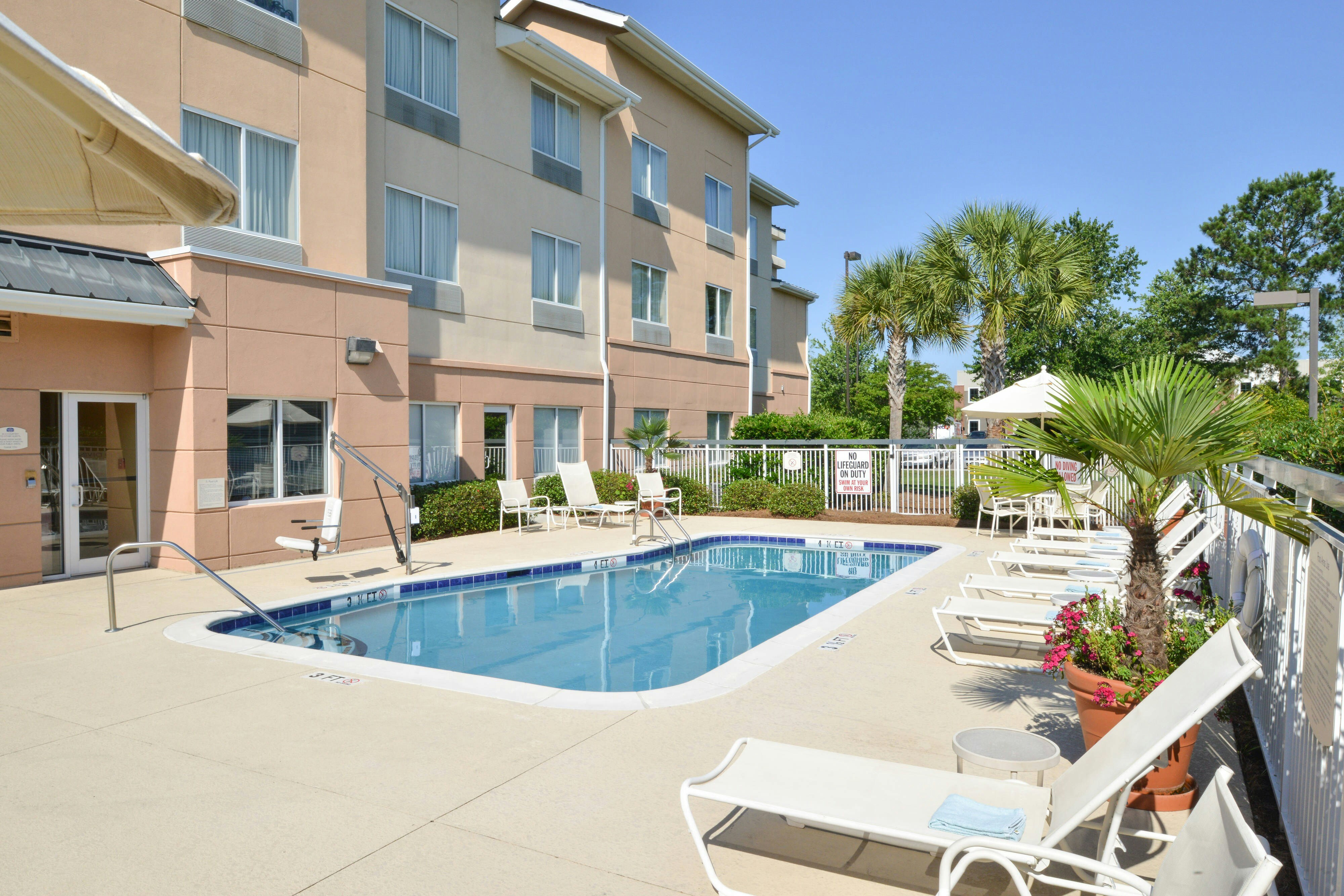 Fairfield Inn And Suites Charleston North University Area 2/20