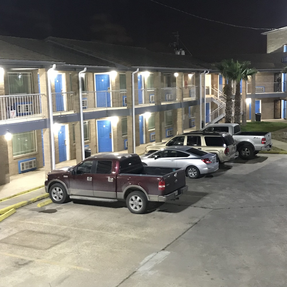 Relax Inn Channelview 32/39