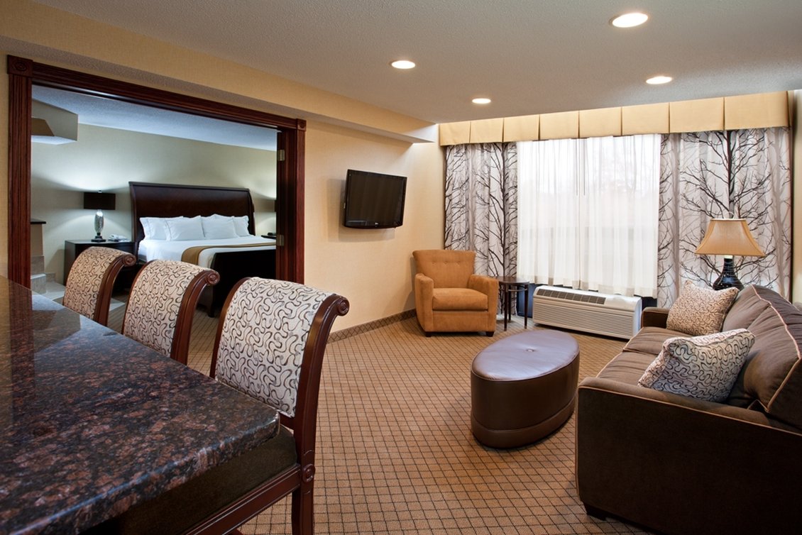 Holiday Inn Express Hotel Suites Wadsworth 43/70