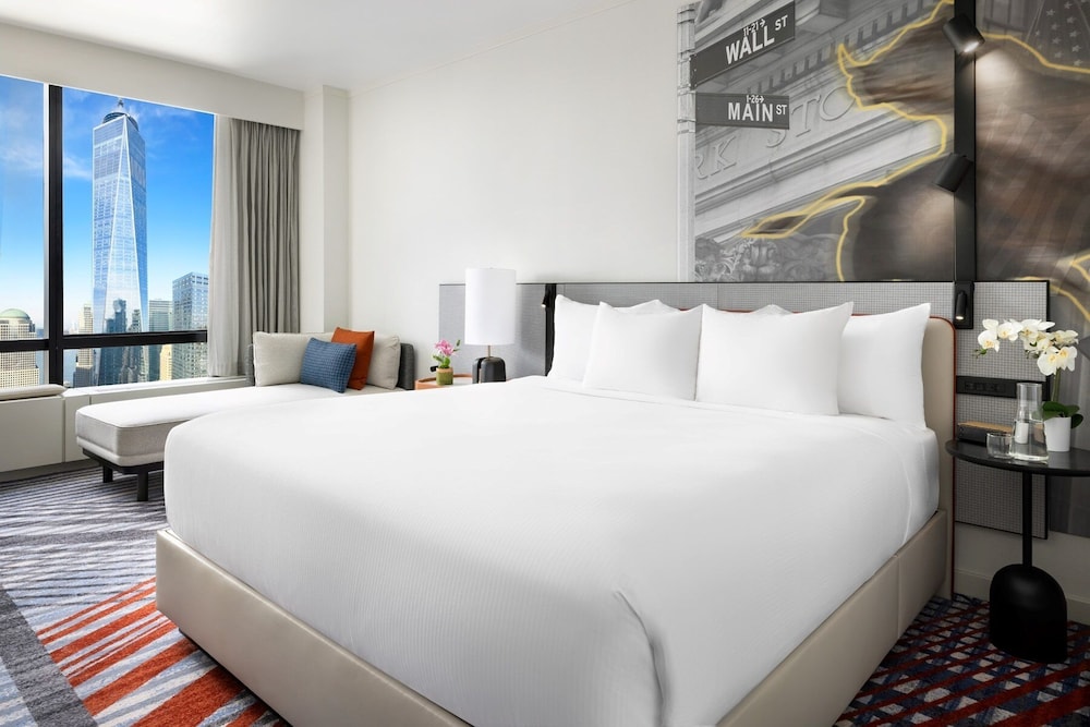 PREMIER, KING BED, RIVER VIEW, HIGH FLOOR