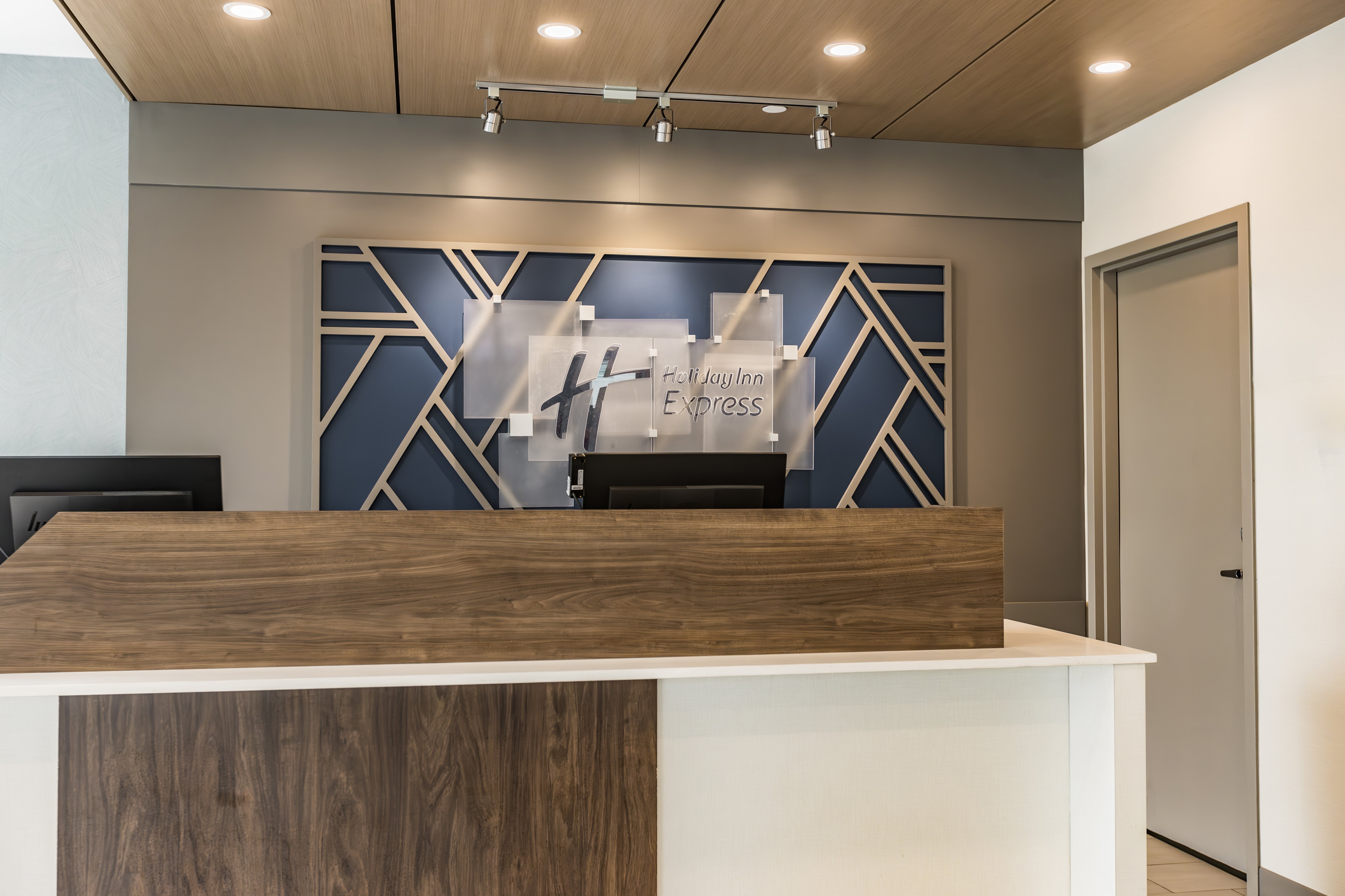 Holiday Inn Express Toronto North York 6/50