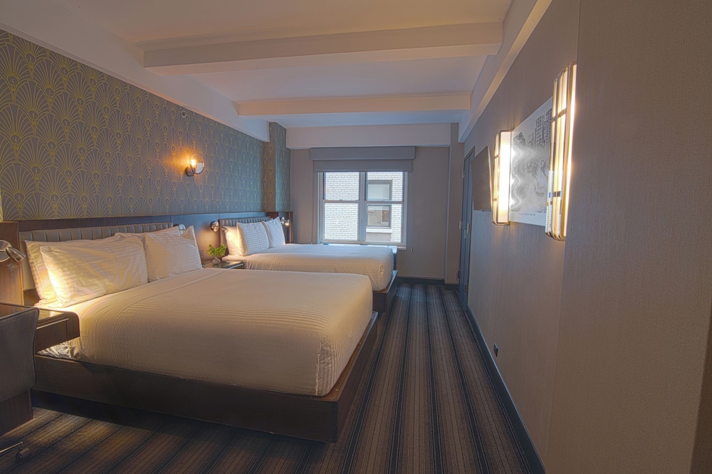 SIGNATURE, 2 QUEEN BEDS