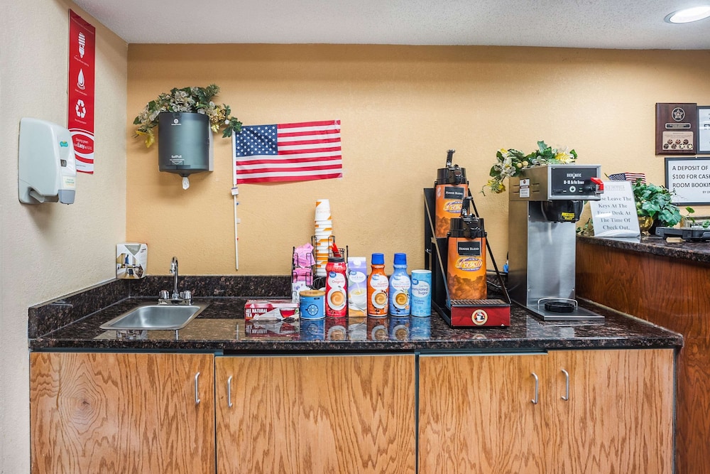 Econo Lodge Princeton 38/43