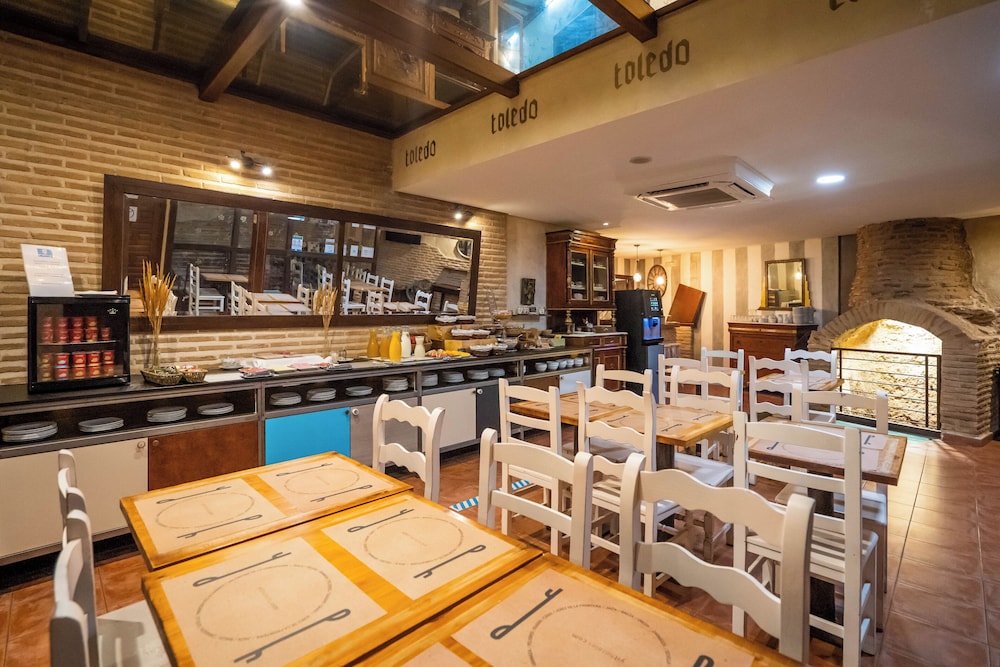 EL HOSTAL PUERTA BISAGRA. 47/60