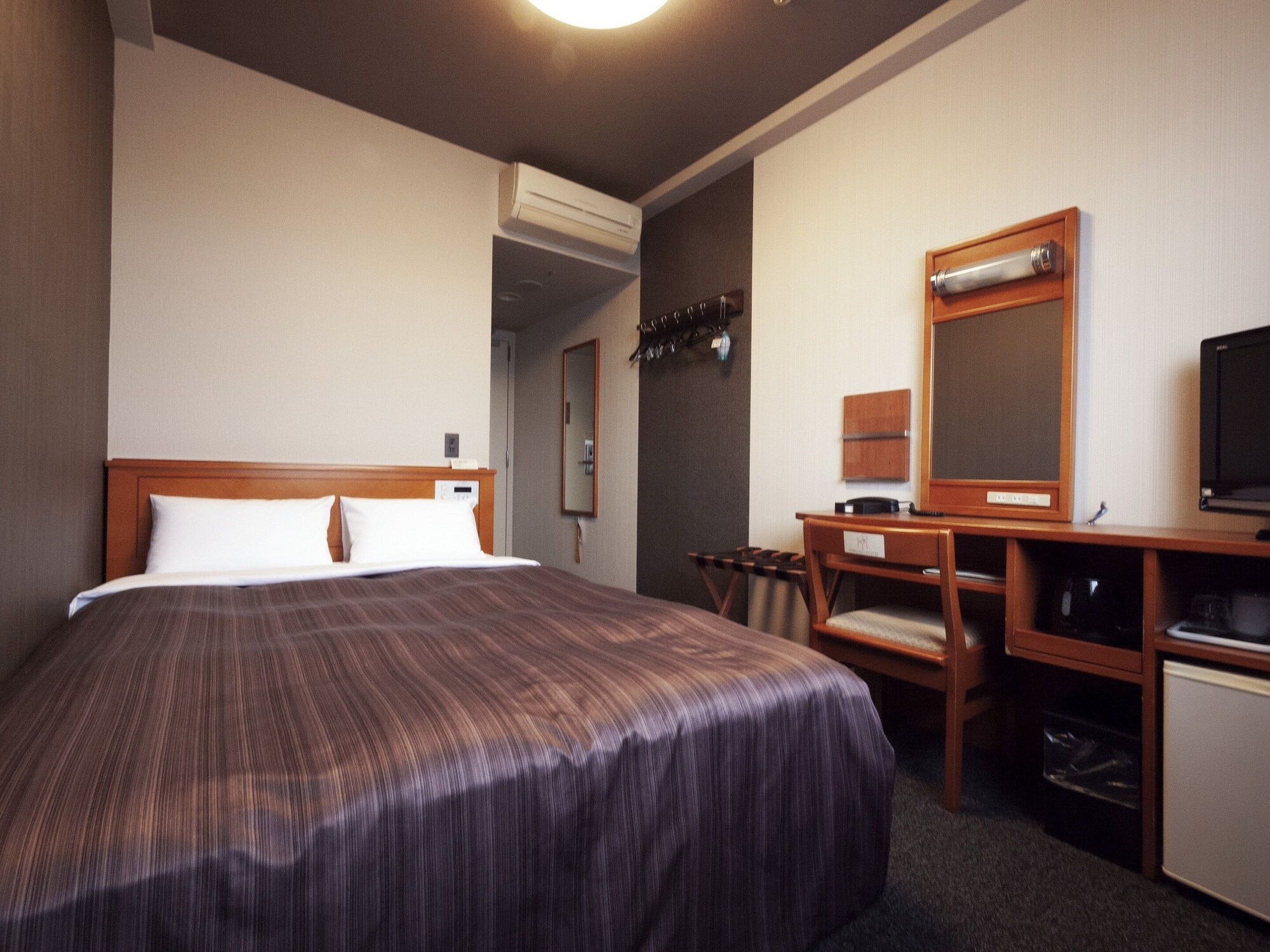 Room, Semi Double Bed