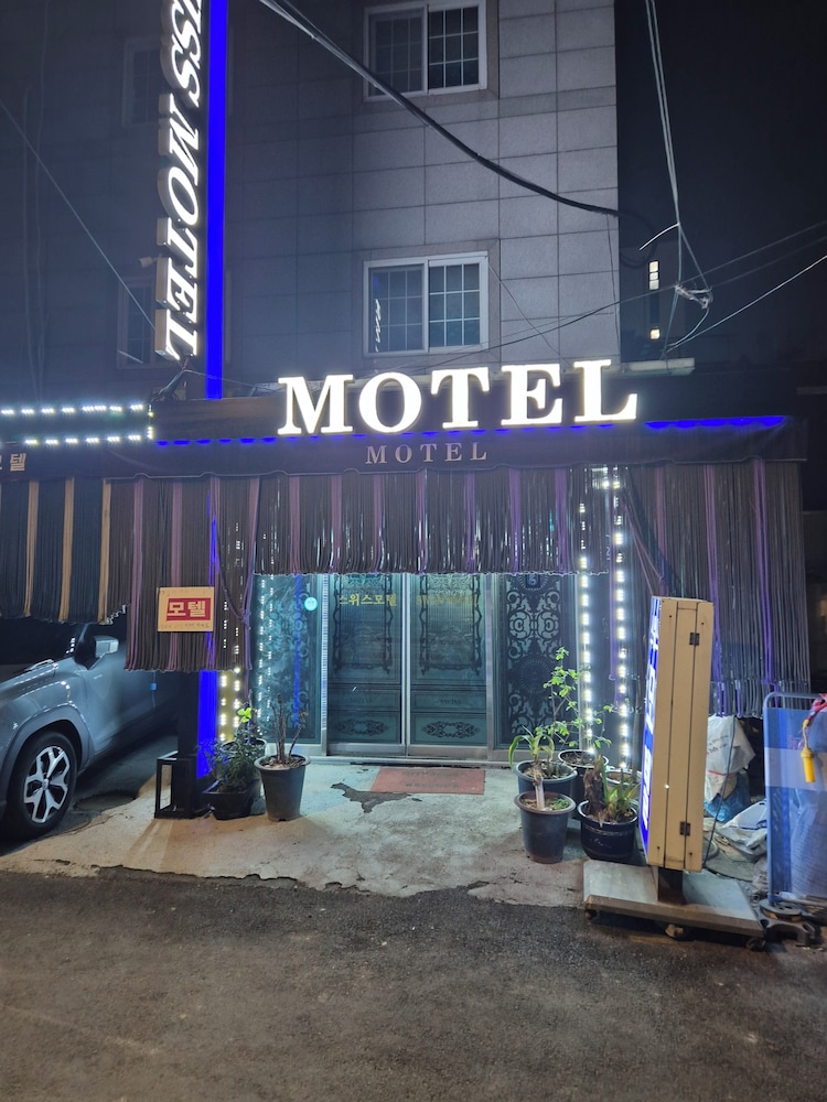 Swiss Motel 31/36