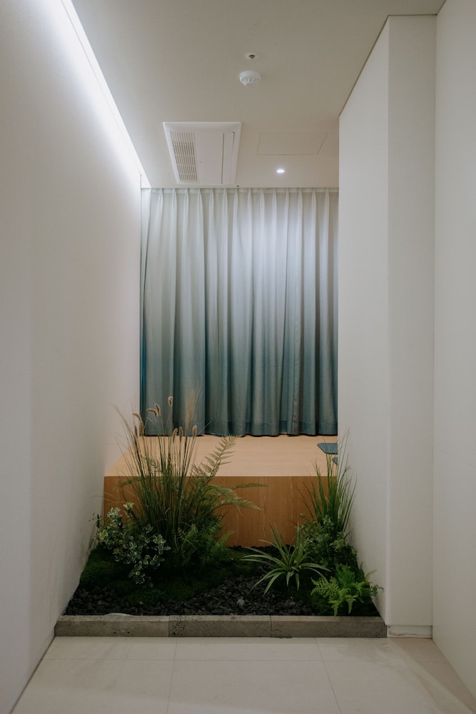 NEW ORIENTAL HOTEL 35/50